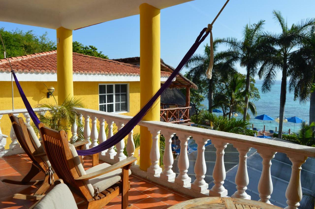 Hotel La Joya Isla Mujeres Exterior photo
